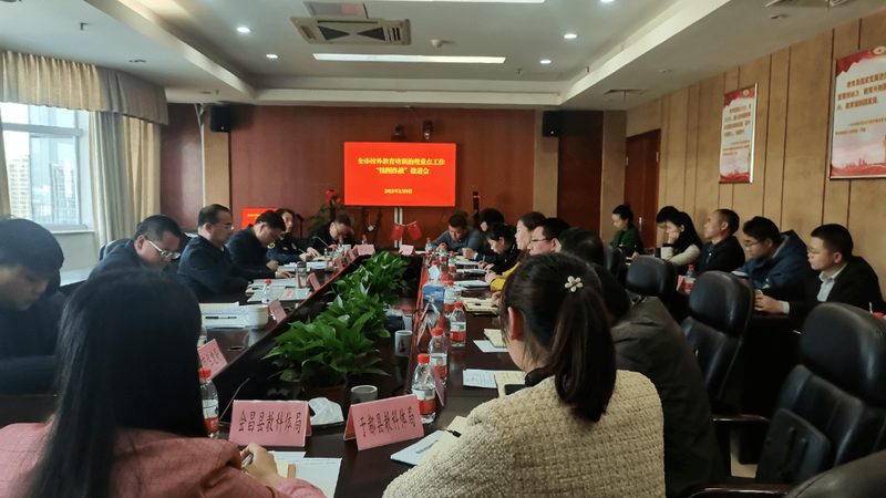 报考心理咨询师需要具备一定的学历要求。根据不同级别，学历要求如下：