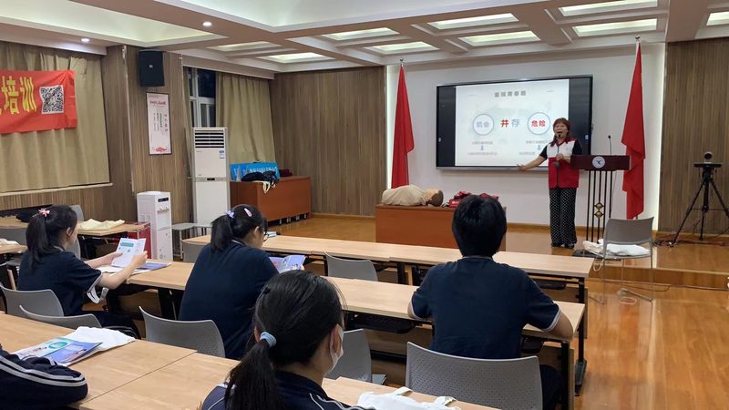 师资背景是衡量培训机构质量的重要指标。优秀的师资团队应具备以下特点：